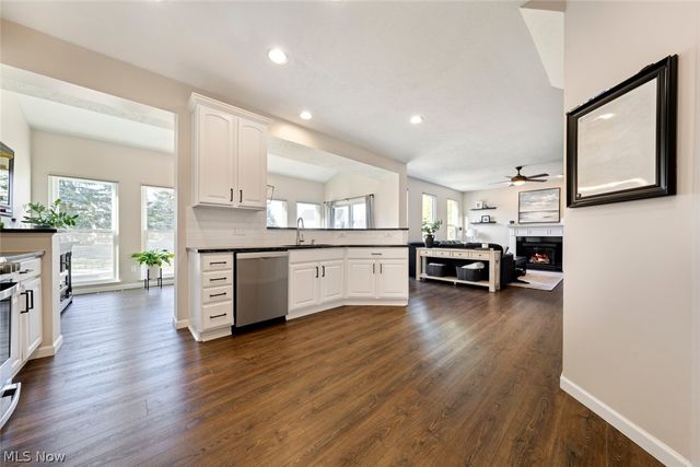 720 Jockeys Circle, Avon Lake, OH 44012