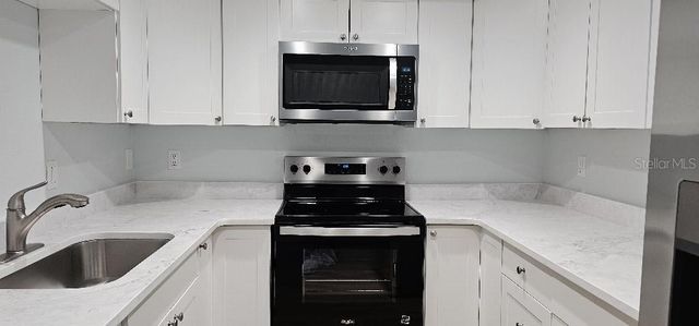 704 HAMMOCK PINE BOULEVARD 704, Clearwater, FL 33761