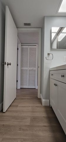 704 HAMMOCK PINE BOULEVARD 704, Clearwater, FL 33761