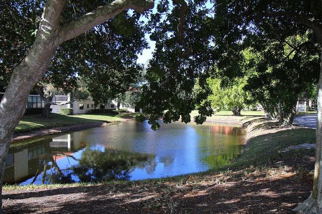 704 HAMMOCK PINE BOULEVARD 704, Clearwater, FL 33761