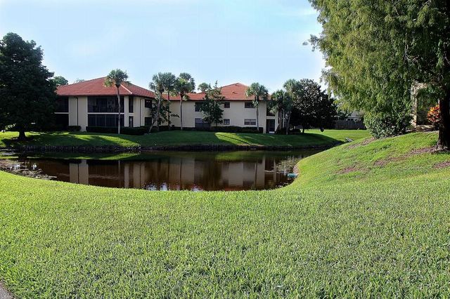 704 HAMMOCK PINE BOULEVARD 704, Clearwater, FL 33761