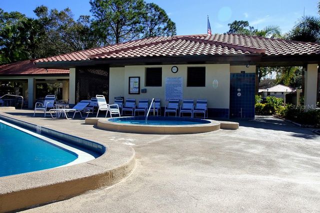 704 HAMMOCK PINE BOULEVARD 704, Clearwater, FL 33761