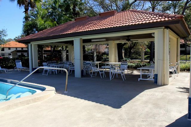 704 HAMMOCK PINE BOULEVARD 704, Clearwater, FL 33761