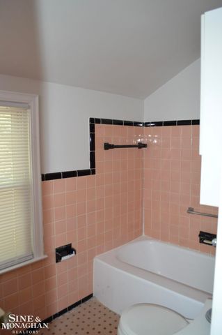 1932 Allard Avenue, Grosse Pointe Woods, MI 48236