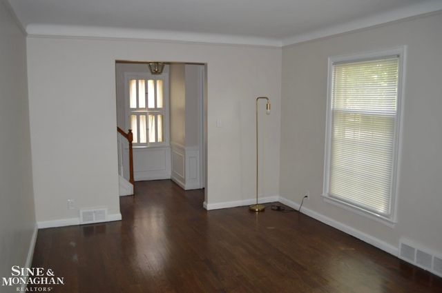 1932 Allard Avenue, Grosse Pointe Woods, MI 48236