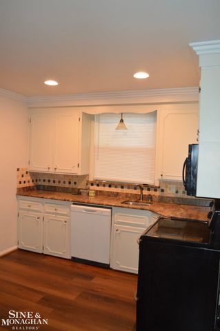1932 Allard Avenue, Grosse Pointe Woods, MI 48236