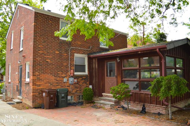 1932 Allard Avenue, Grosse Pointe Woods, MI 48236