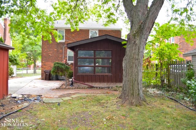 1932 Allard Avenue, Grosse Pointe Woods, MI 48236