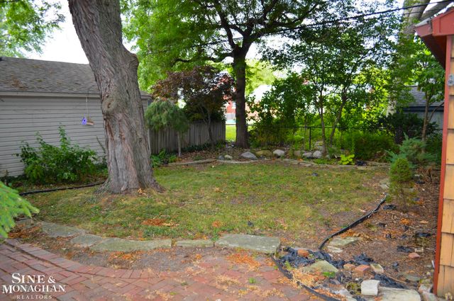1932 Allard Avenue, Grosse Pointe Woods, MI 48236