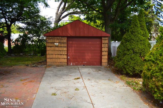 1932 Allard Avenue, Grosse Pointe Woods, MI 48236