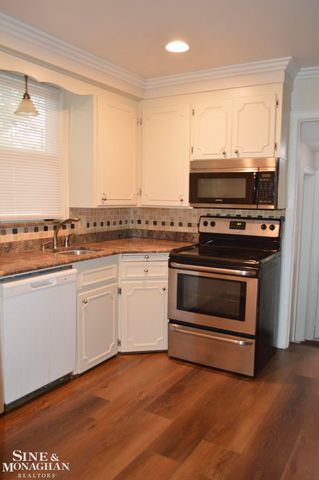1932 Allard Avenue, Grosse Pointe Woods, MI 48236