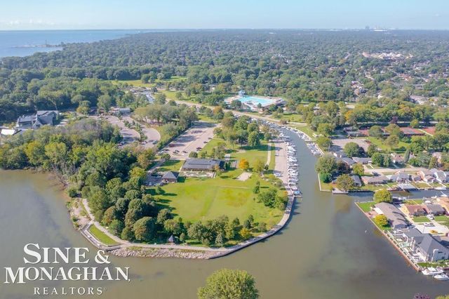 1932 Allard Avenue, Grosse Pointe Woods, MI 48236