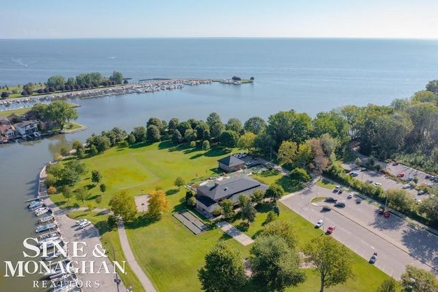 1932 Allard Avenue, Grosse Pointe Woods, MI 48236