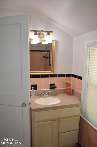 1932 Allard Avenue, Grosse Pointe Woods, MI 48236