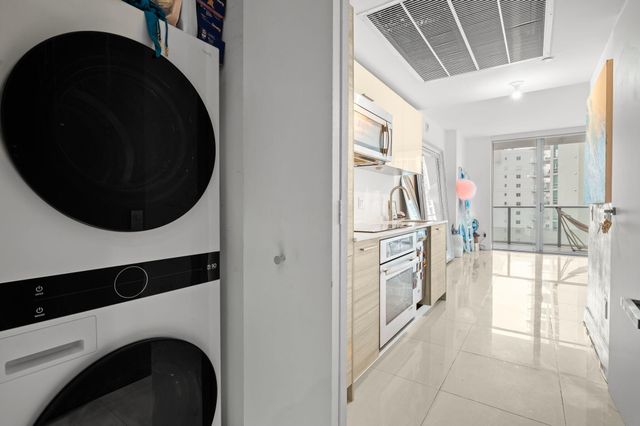 1300 Brickell Bay Drive 1005, Miami, FL 33131