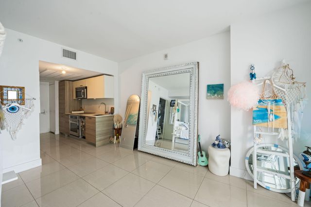 1300 Brickell Bay Drive 1005, Miami, FL 33131