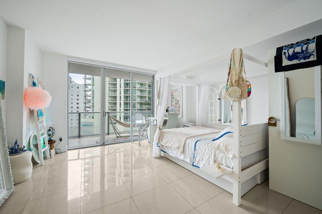 1300 Brickell Bay Drive 1005, Miami, FL 33131