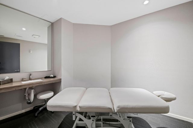 1300 Brickell Bay Drive 1005, Miami, FL 33131