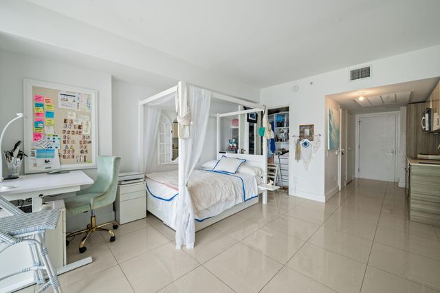 1300 Brickell Bay Drive 1005, Miami, FL 33131