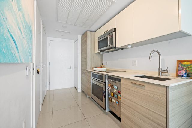 1300 Brickell Bay Drive 1005, Miami, FL 33131