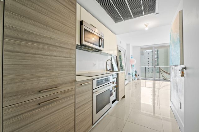 1300 Brickell Bay Drive 1005, Miami, FL 33131
