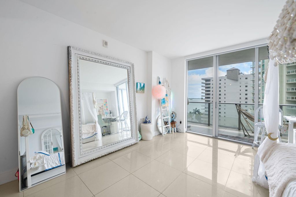 1300 Brickell Bay Drive 1005, Miami, FL 33131