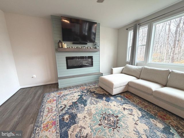 8028 ASHFORD DR, Fredericksburg, VA 22407