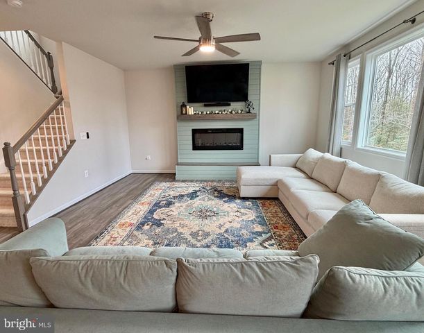 8028 ASHFORD DR, Fredericksburg, VA 22407