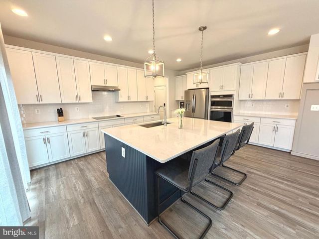 8028 ASHFORD DR, Fredericksburg, VA 22407