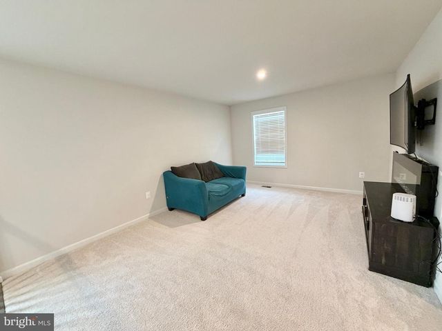 8028 ASHFORD DR, Fredericksburg, VA 22407