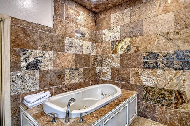 8825 Legacy Crossing Road, Oklahoma City, OK 73169