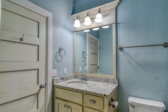 8825 Legacy Crossing Road, Oklahoma City, OK 73169