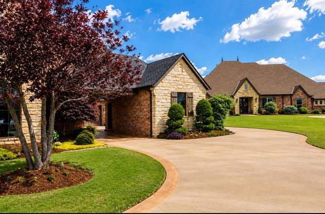 8825 Legacy Crossing Road, Oklahoma City, OK 73169