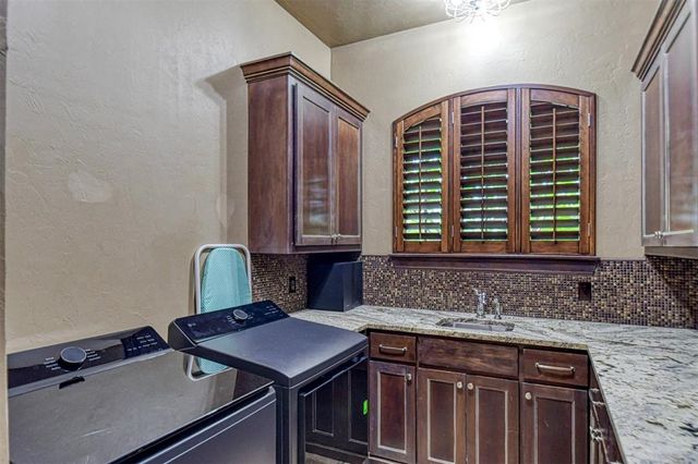 8825 Legacy Crossing Road, Oklahoma City, OK 73169