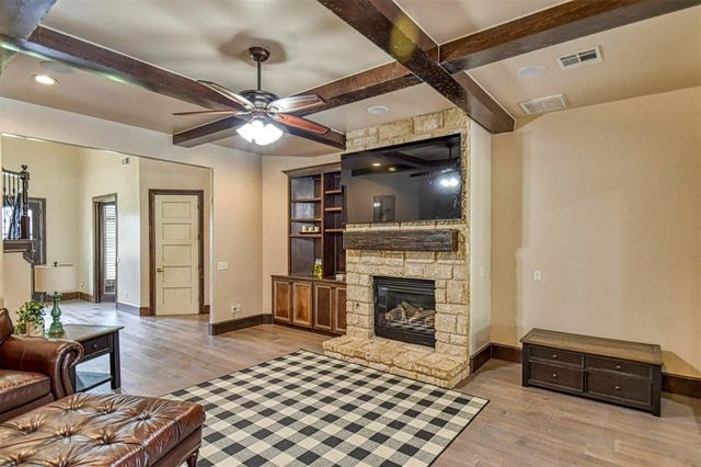 8825 Legacy Crossing Road, Oklahoma City, OK 73169
