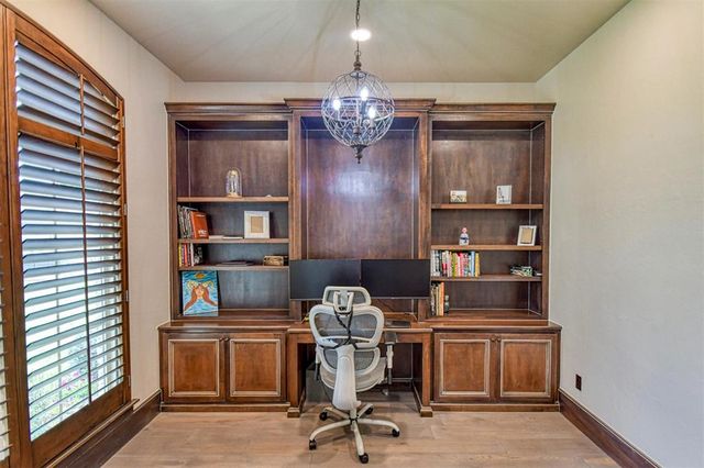 8825 Legacy Crossing Road, Oklahoma City, OK 73169