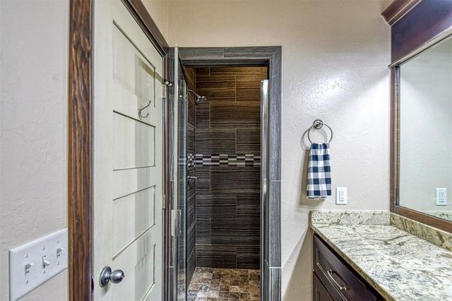 8825 Legacy Crossing Road, Oklahoma City, OK 73169