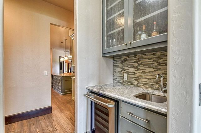 8825 Legacy Crossing Road, Oklahoma City, OK 73169