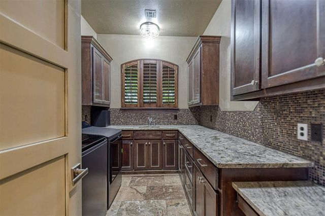 8825 Legacy Crossing Road, Oklahoma City, OK 73169