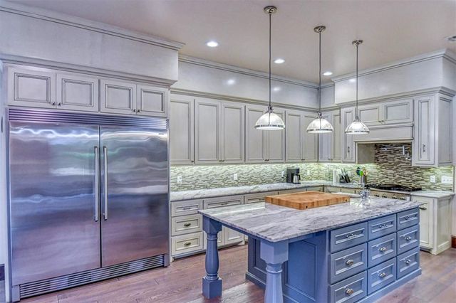 8825 Legacy Crossing Road, Oklahoma City, OK 73169
