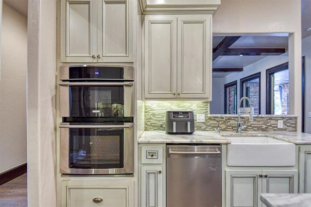 8825 Legacy Crossing Road, Oklahoma City, OK 73169