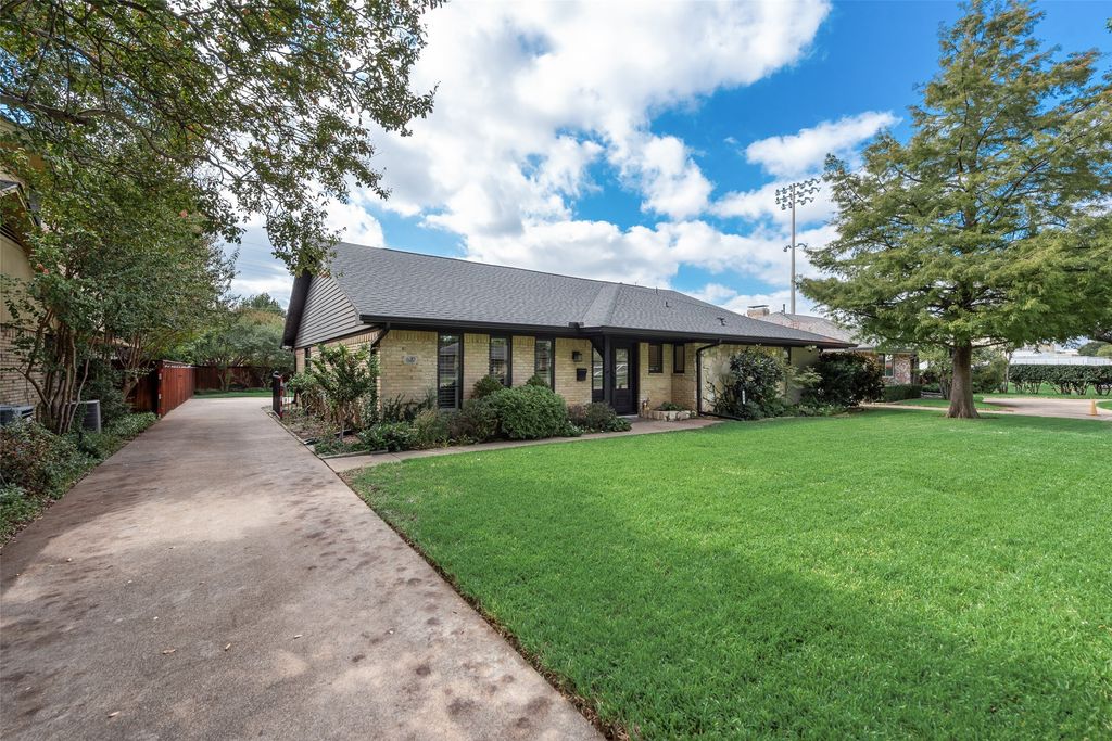 620 Cox Drive, Irving, TX 75062 — photo 2