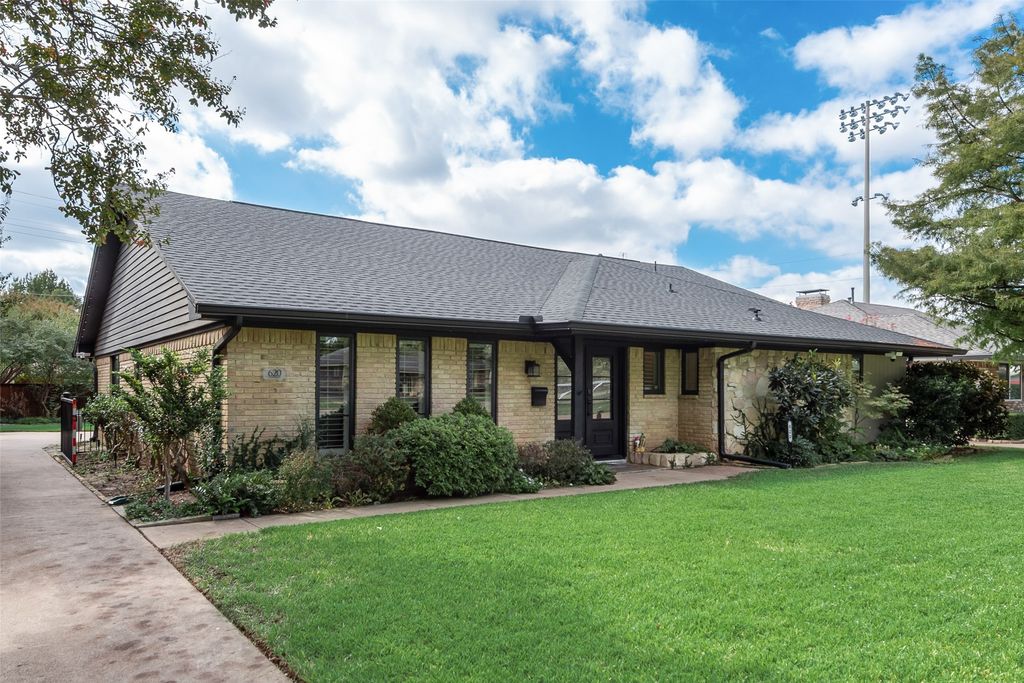 620 Cox Drive, Irving, TX 75062 — photo 3