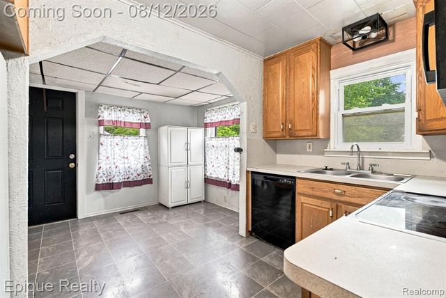 4860 Lakeview Avenue, West Bloomfield, MI 48324