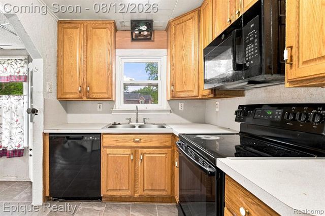 4860 Lakeview Avenue, West Bloomfield, MI 48324