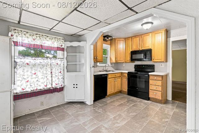4860 Lakeview Avenue, West Bloomfield, MI 48324