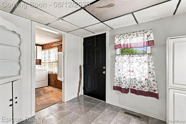 4860 Lakeview Avenue, West Bloomfield, MI 48324