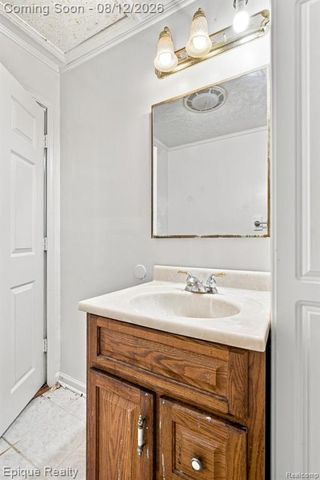 4860 Lakeview Avenue, West Bloomfield, MI 48324
