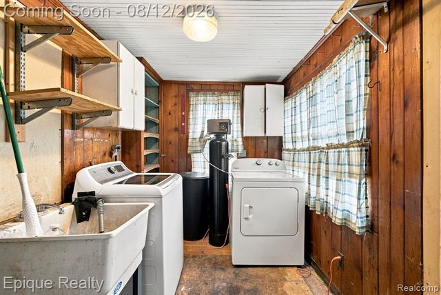 4860 Lakeview Avenue, West Bloomfield, MI 48324