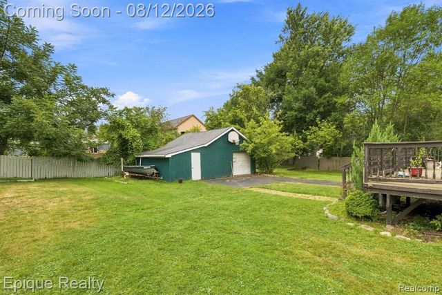 4860 Lakeview Avenue, West Bloomfield, MI 48324